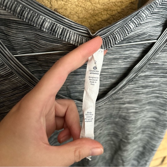 Lululemon Short Sleeve V-Neck Short Sleeve Tee Heathered Gray Black Size 2 - Picture 2 of 5